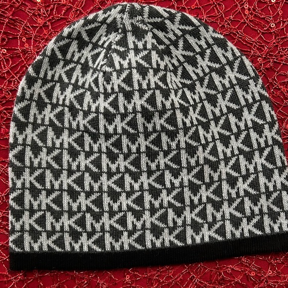 Michael Michael Kors Women’s Toque - Picture 6 of 10